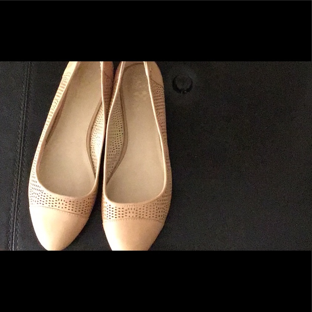 Vince Camuto Tan Flats